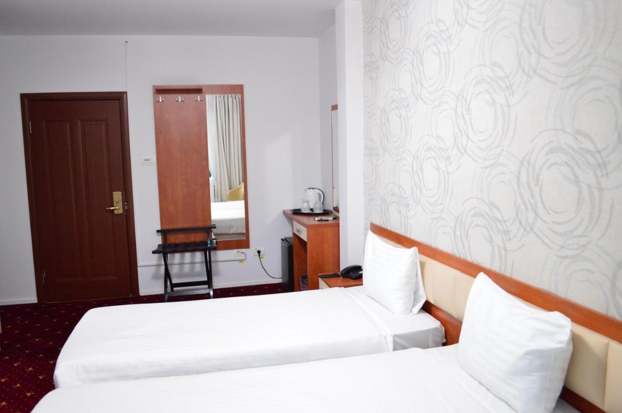 Kosher Hotel Lev Or Bucarest Exterior foto