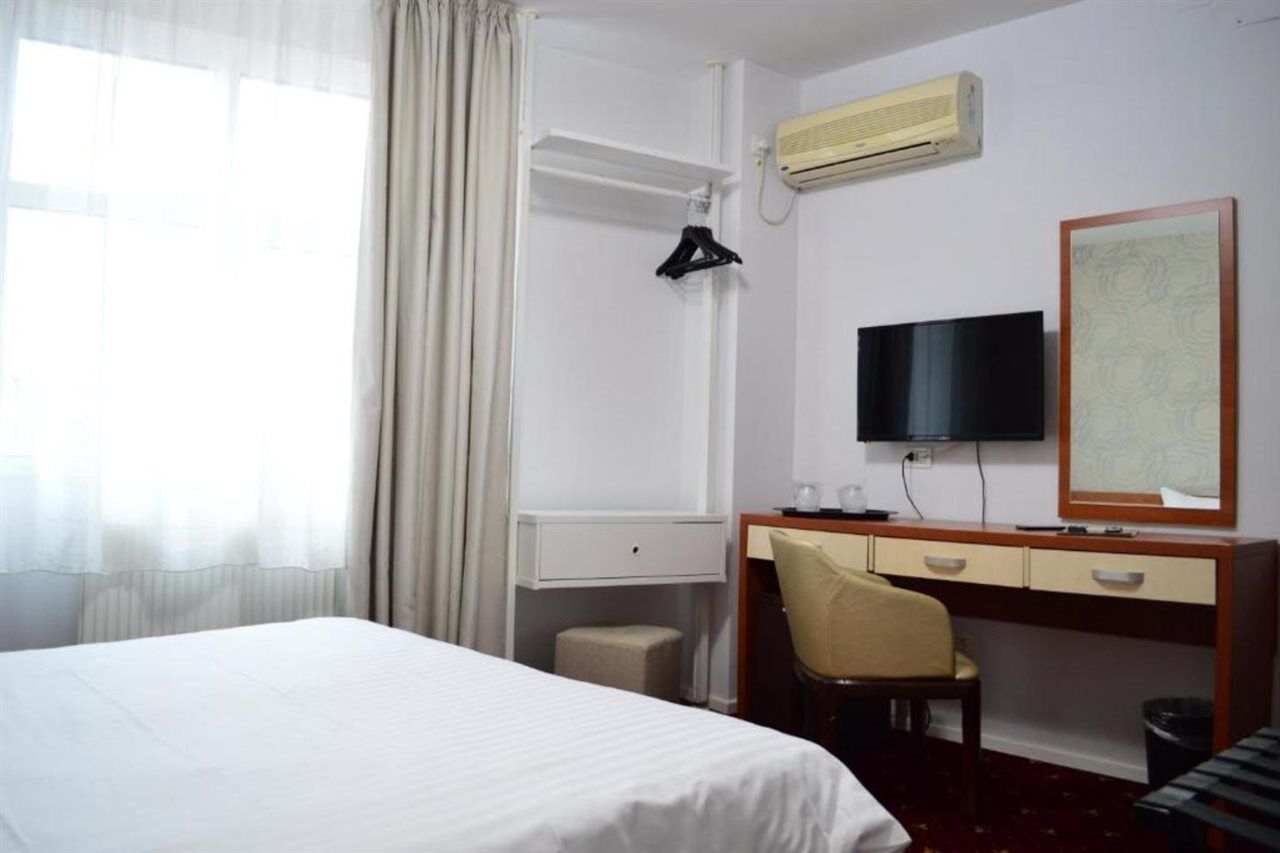 Kosher Hotel Lev Or Bucarest Exterior foto